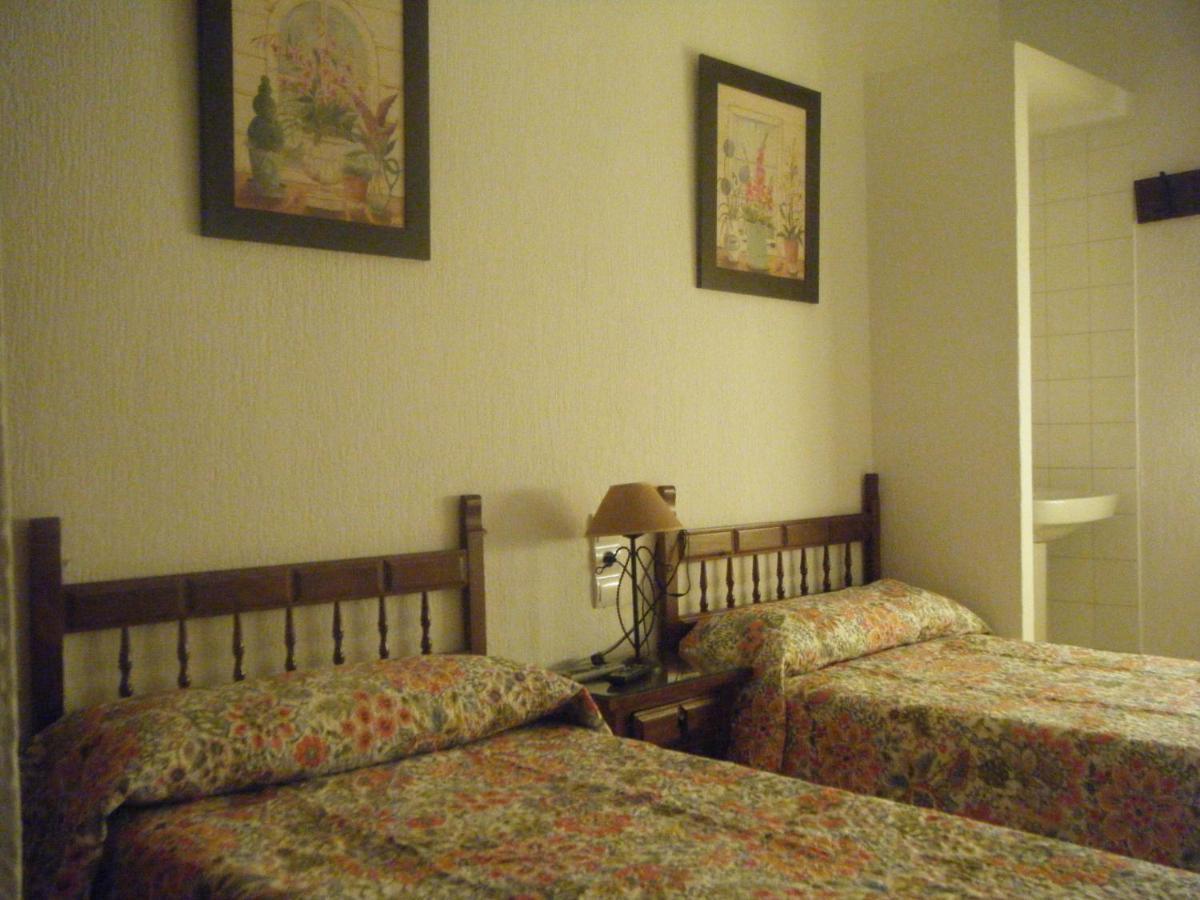 Hostal Muriel Aljaraque Room photo